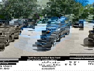 Used 2021 Volvo XC40 T5 Momentum w/ Premium Package image 1