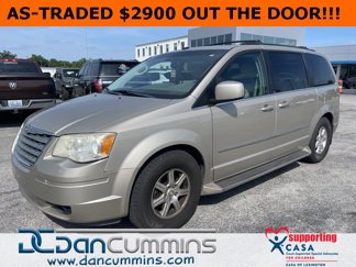 Used 2009 Chrysler Town & Country Touring image 1