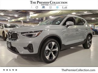Certified 2025 Volvo XC40 B5 Plus image 1
