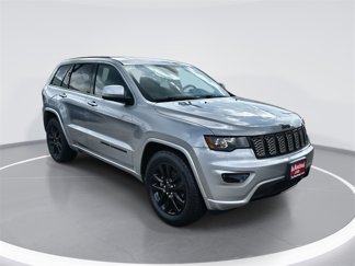 Used 2017 Jeep Grand Cherokee Altitude image 1