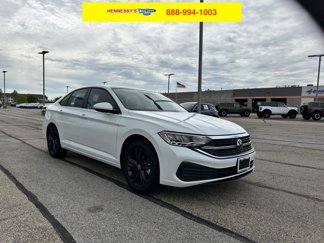 Used 2022 Volkswagen Jetta SE w/ Panoramic Sunroof Package image 1