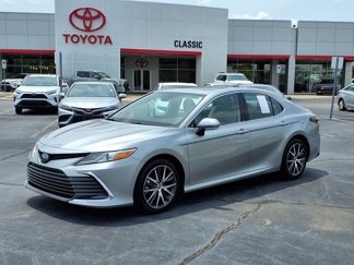 Used 2022 Toyota Camry XLE image 1