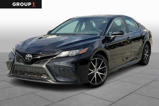Used 2022 Toyota Camry SE image 1