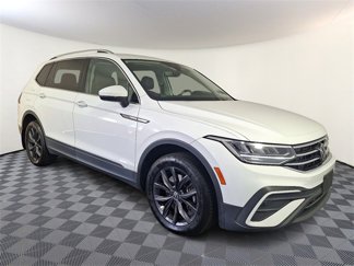 Used 2022 Volkswagen Tiguan SE w/ Panoramic Sunroof Package image 1