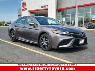 Used 2023 Toyota Camry SE image 1