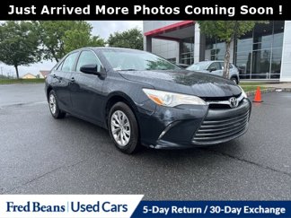 Used 2017 Toyota Camry LE image 1