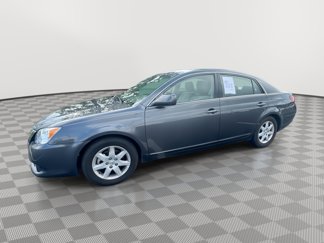 Used 2010 Toyota Avalon XL image 1