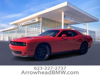 Used 2019 Dodge Challenger SXT image 1