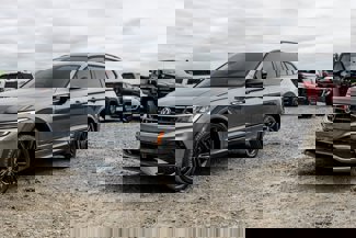 Used 2022 Volkswagen Tiguan SE R-Line image 1