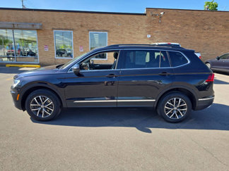 Used 2018 Volkswagen Tiguan SE w/ Panoramic Sunroof Package image 1