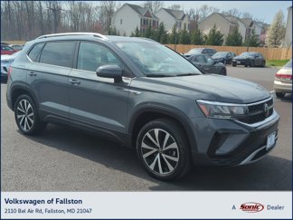 Used 2022 Volkswagen Taos SE image 1