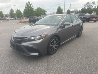 Used 2023 Toyota Camry SE image 1