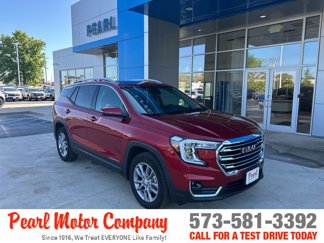 Used 2024 GMC Terrain SLT w/ Infotainment Package II image 1