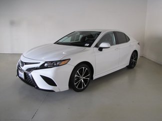 Used 2020 Toyota Camry SE image 1