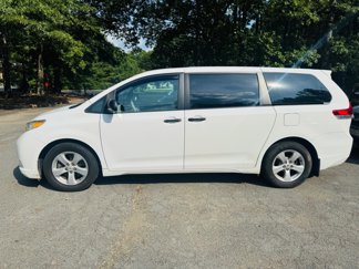 Used 2011 Toyota Sienna image 1
