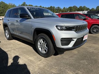 New 2023 Jeep Grand Cherokee Laredo image 1
