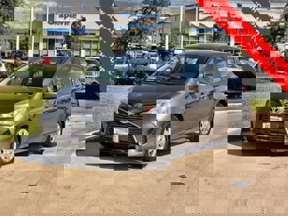 Used 2016 Toyota Yaris L image 1