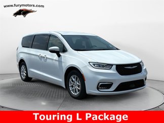 Used 2023 Chrysler Pacifica Touring-L image 1