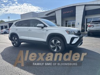 Used 2024 Volkswagen Taos SE image 1
