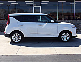 Used 2021 Kia Soul LX image 1