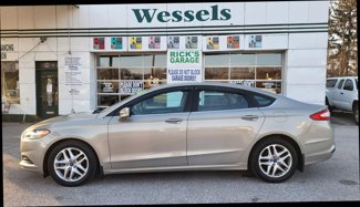 Used 2015 Ford Fusion SE image 1