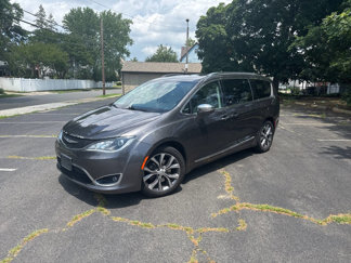 Used 2017 Chrysler Pacifica Limited image 1