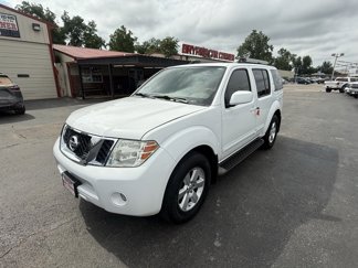 Used 2011 Nissan Pathfinder SV image 1