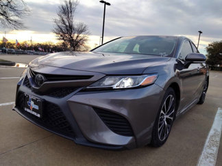 Used 2018 Toyota Camry SE image 1