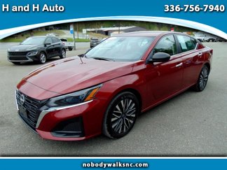 Used 2024 Nissan Altima 2.5 SV image 1