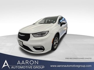 Used 2023 Chrysler Pacifica Limited image 1