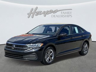 Used 2023 Volkswagen Jetta SE image 1
