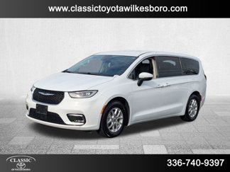 Used 2023 Chrysler Pacifica Touring-L image 1