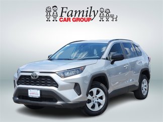 Used 2020 Toyota RAV4 LE image 1