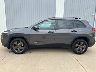 Used 2017 Jeep Cherokee Latitude w/ Comfort/Convenience Group image 1