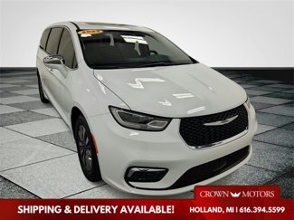 Used 2022 Chrysler Pacifica Limited image 1
