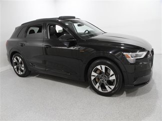 Used 2022 Audi e-tron Premium w/ Convenience Plus Package image 1