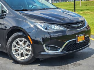 Used 2020 Chrysler Pacifica Touring-L video 2