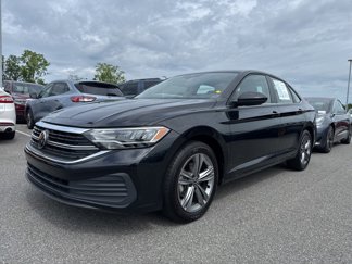 Used 2024 Volkswagen Jetta SE image 1