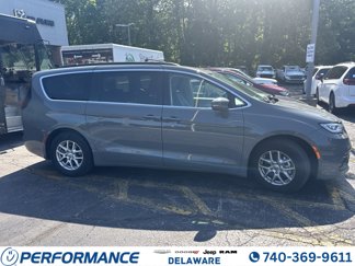 Used 2022 Chrysler Pacifica Touring-L image 1