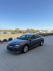 Used 2018 Toyota Camry LE image 1