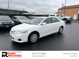 Used 2010 Toyota Camry LE image 1