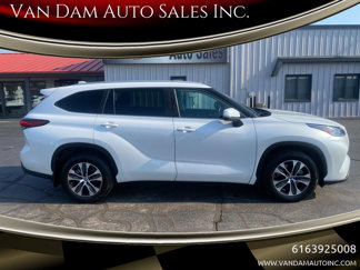 Used 2023 Toyota Highlander XLE image 1