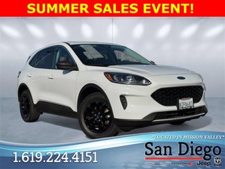 Used 2022 Ford Escape SE image 1