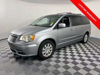 Used 2013 Chrysler Town & Country Touring image 1