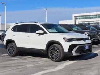 New 2025 Volkswagen Taos SE image 1