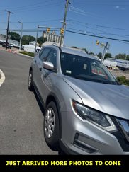 Used 2017 Nissan Rogue S image 1