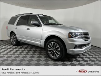 Used 2017 Lincoln Navigator Select image 1