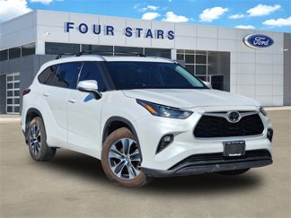 Used 2022 Toyota Highlander XLE video 2