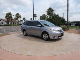 Used 2016 Toyota Sienna XLE image 1