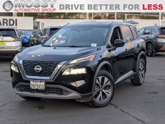 Used 2022 Nissan Rogue SV image 1